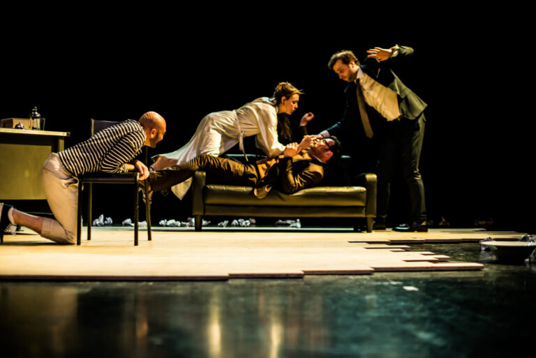 On purge bébé de Feydeau par la Compagnie Viva, photo de scène