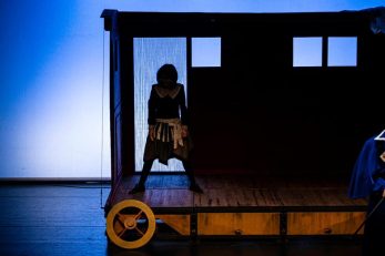 L'École des femmes de Molière par la Compagnie Viva, photo de scène